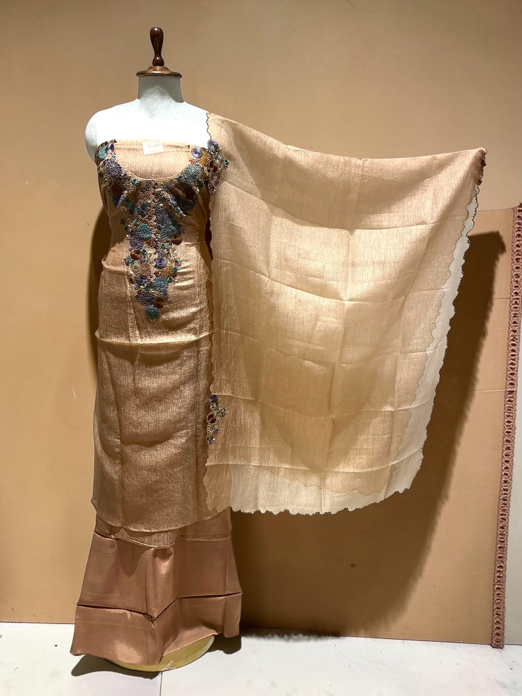 PURE CRUSH TISSUE WITH THREAD EMBROIDERY SUIT
