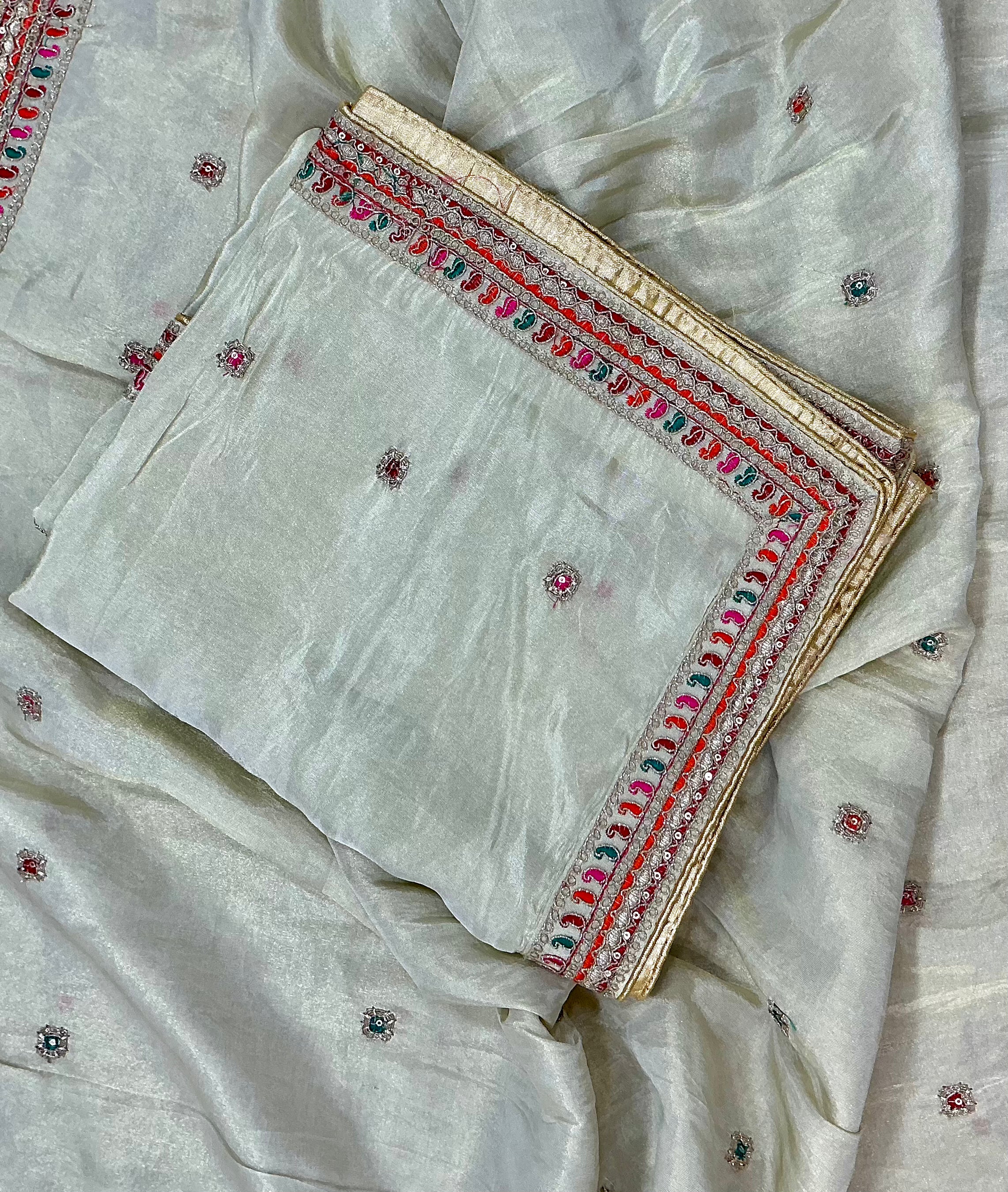 Dyeable shimmer dupatta
