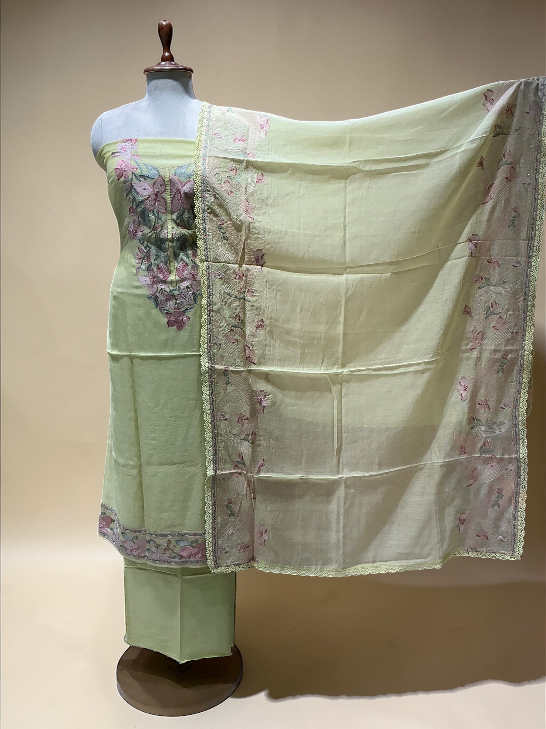 MUL CHANDERI SUIT IN THREADWORK