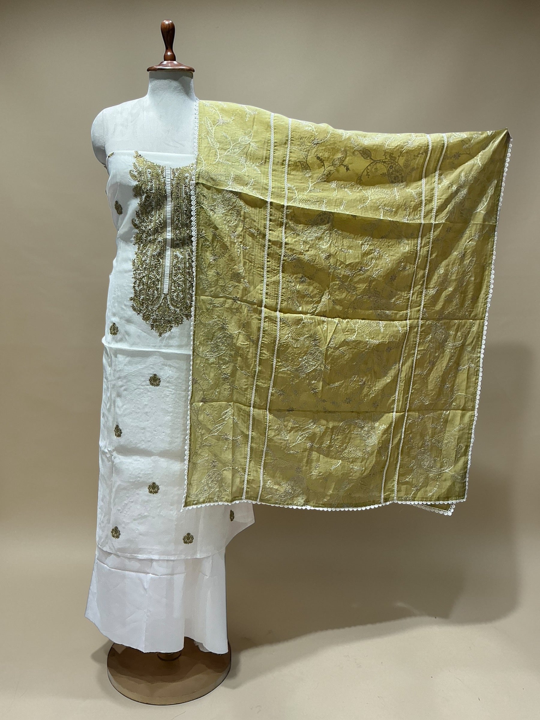 Mul chanderi suit with thread embroidery
