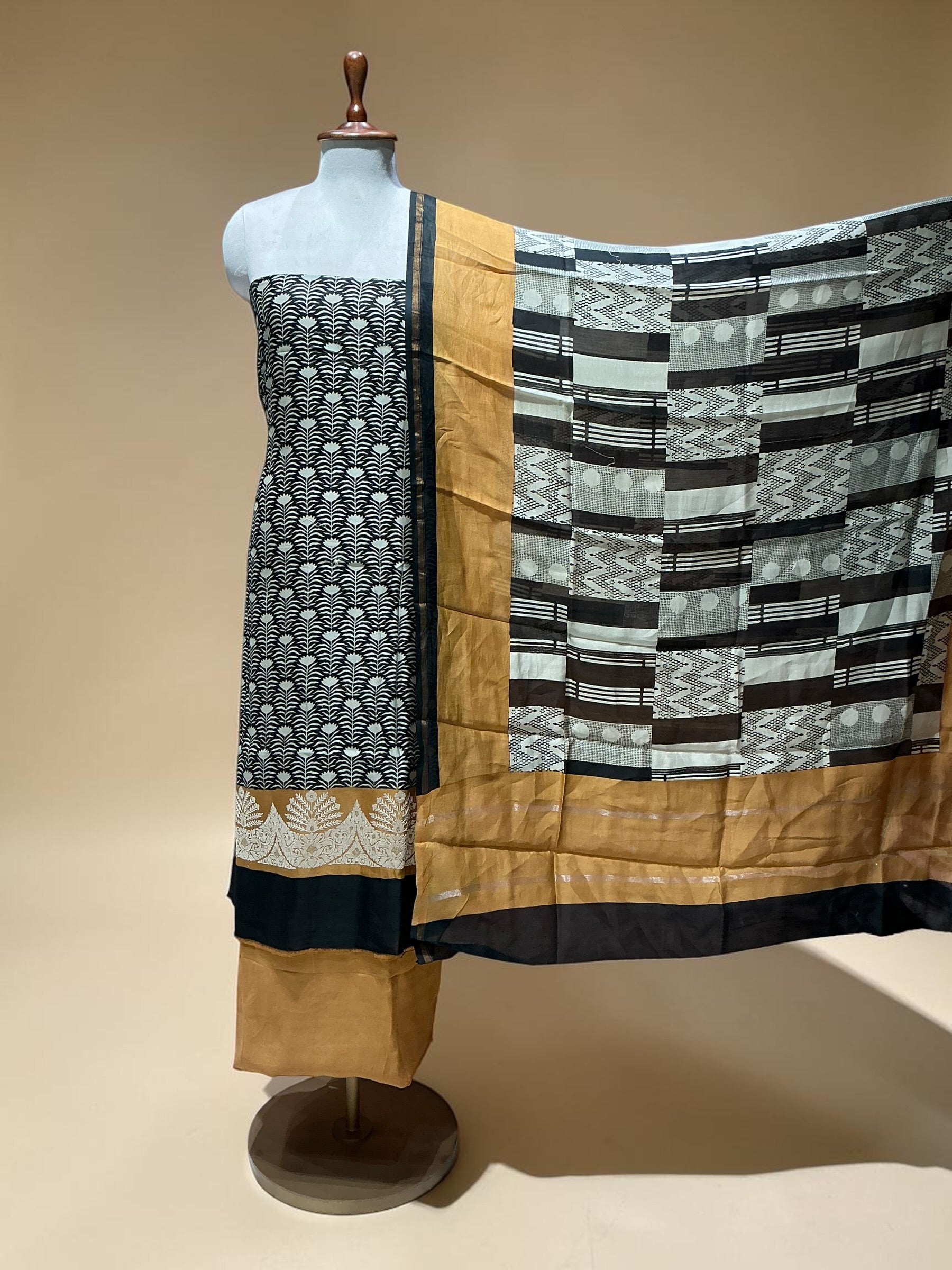 MAHESHWARI SILK SUIT WITH EMBROIDERED BORDER