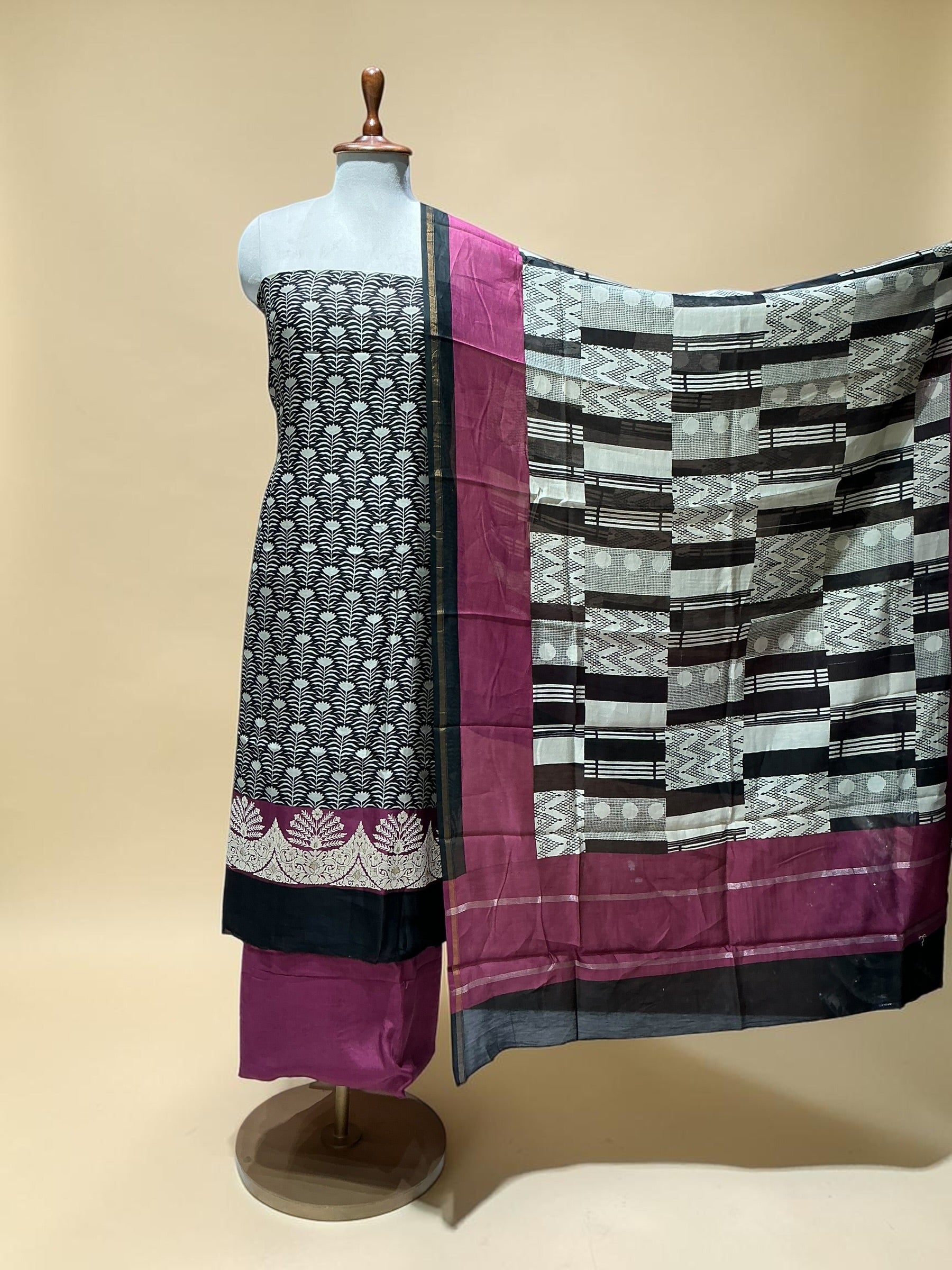 MAHESHWARI SILK SUIT WITH EMBROIDERED BORDER