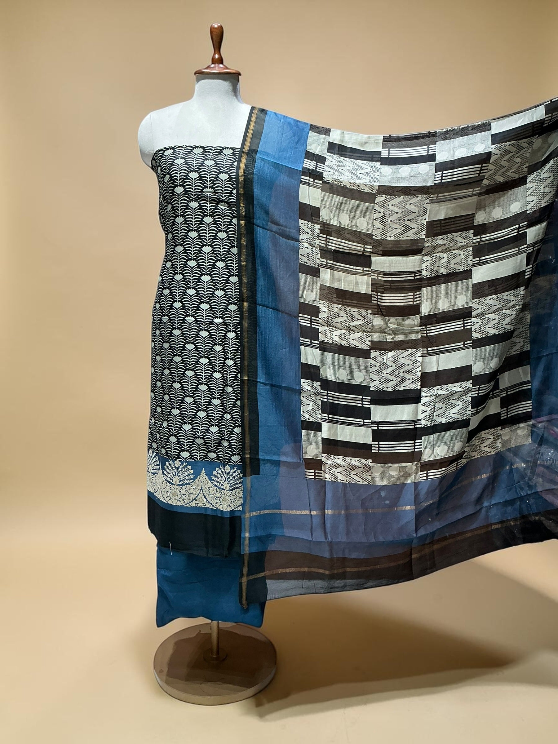 MAHESHWARI SILK SUIT WITH EMBROIDERED BORDER
