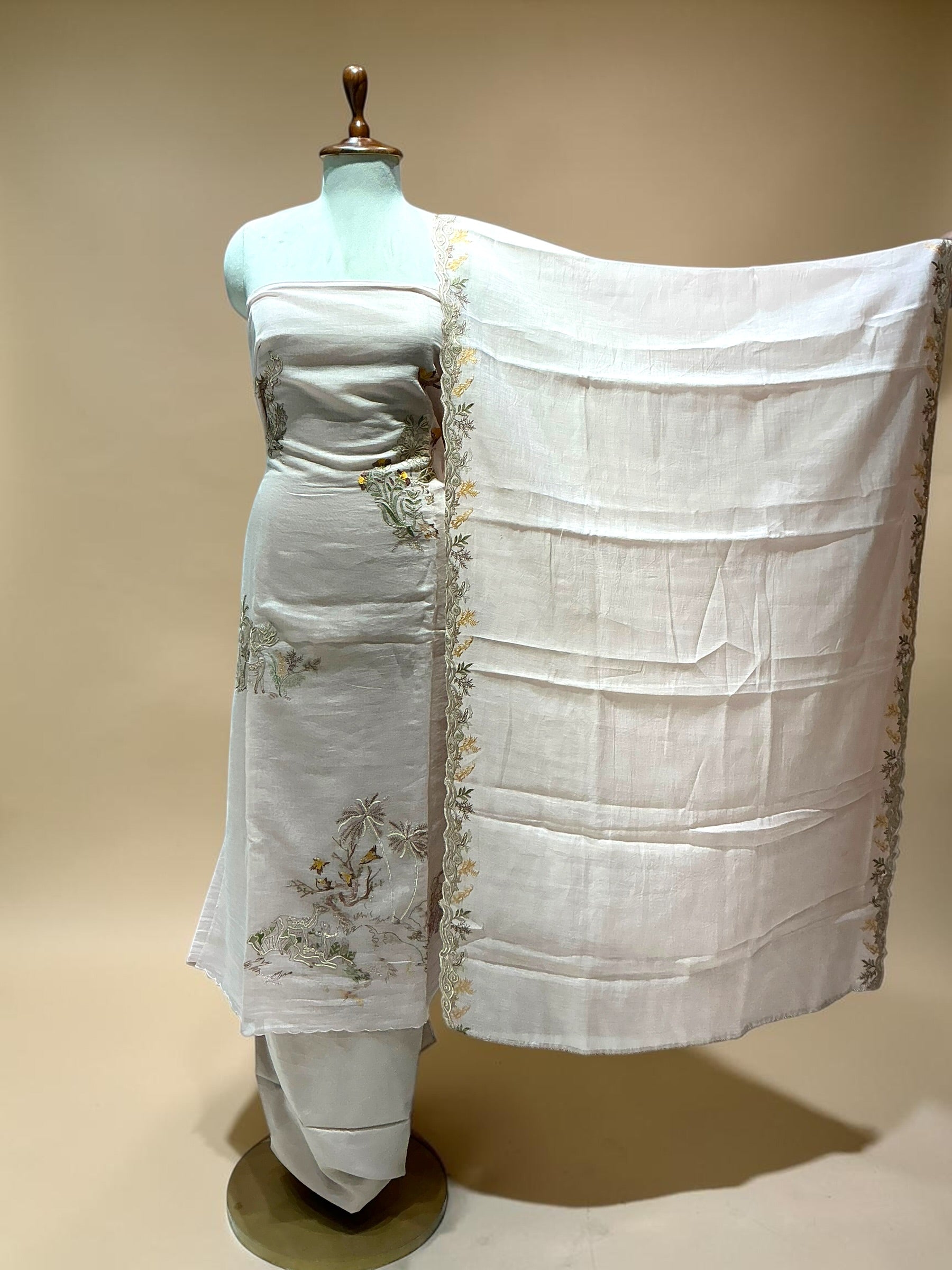 MAHEEN MUL MUL EMBROIDERED SUIT