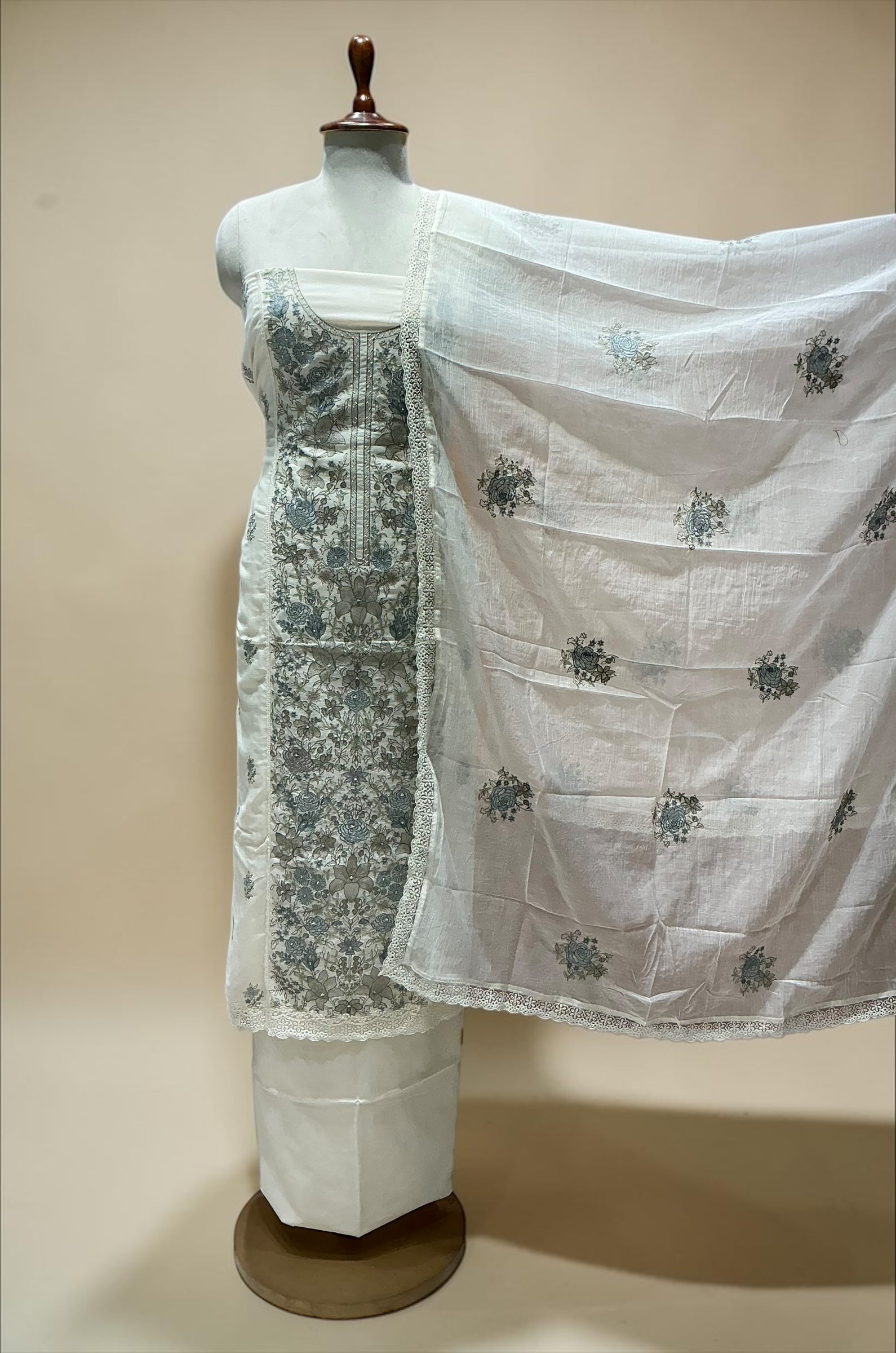 PURE LINEN SUIT WITH EMBROIDERY