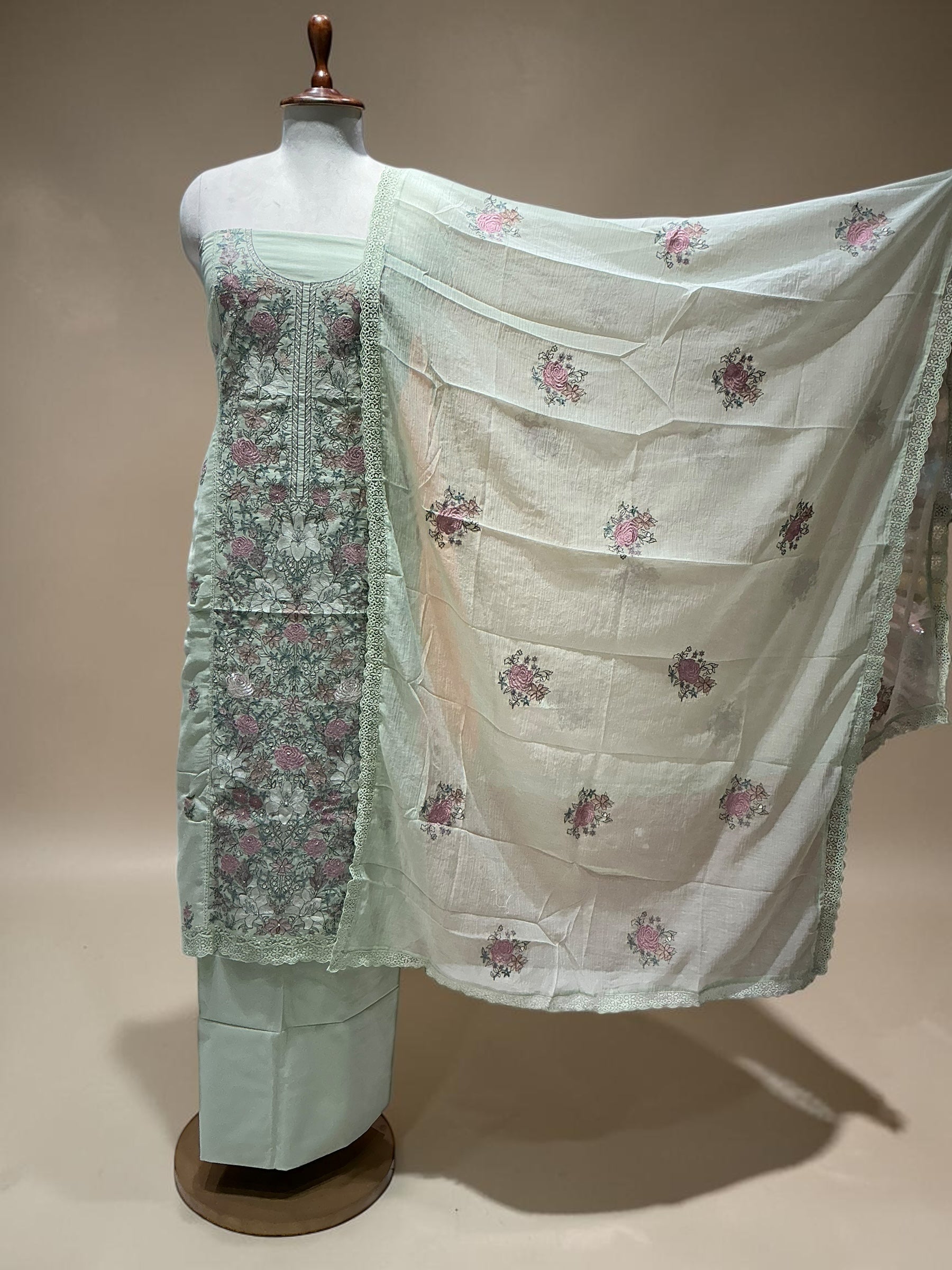 PURE LINEN SUIT WITH EMBROIDERY
