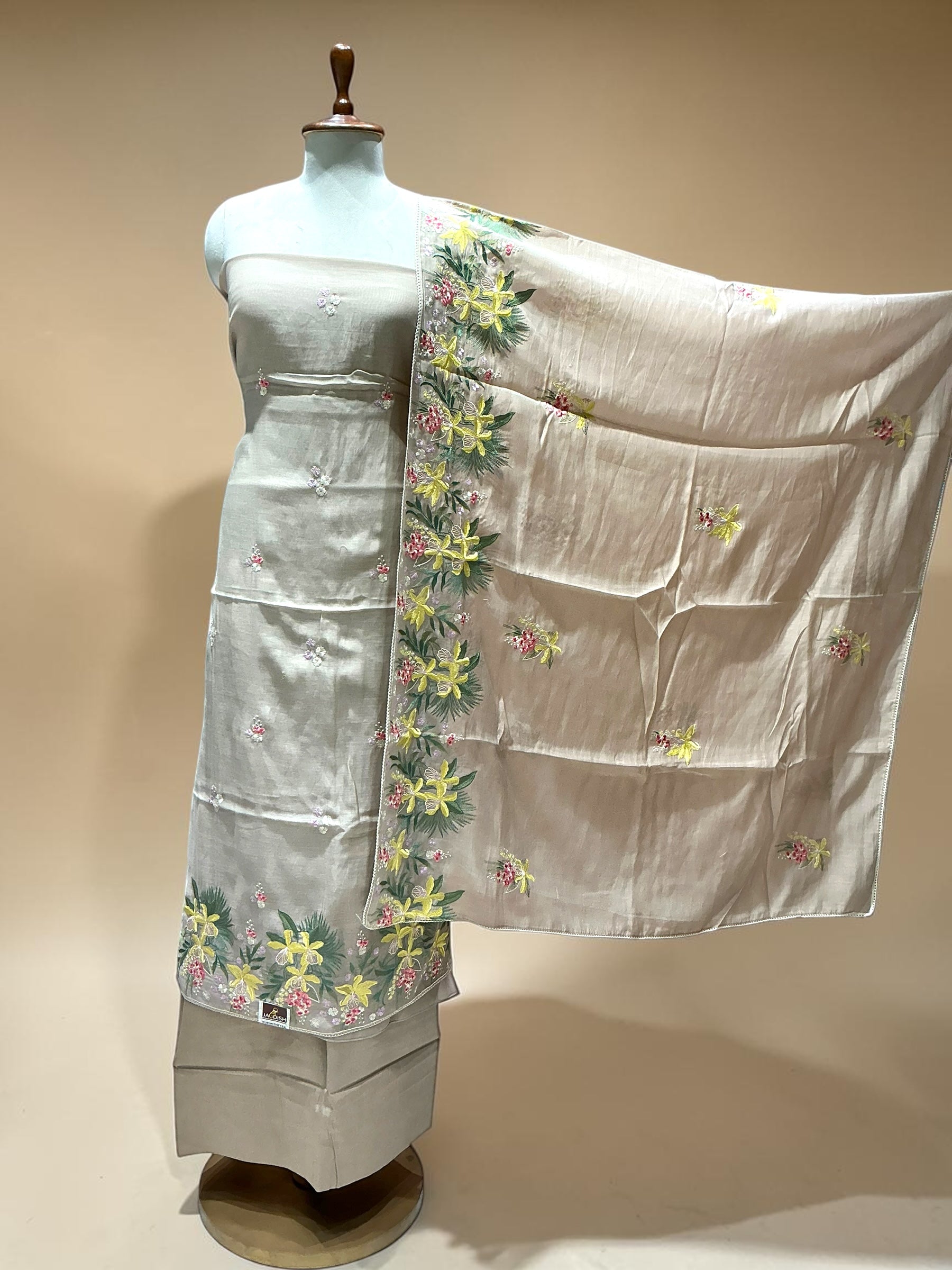 MAHEEN MUL-MUL SUIT WITH THREAD EMBROIDERY