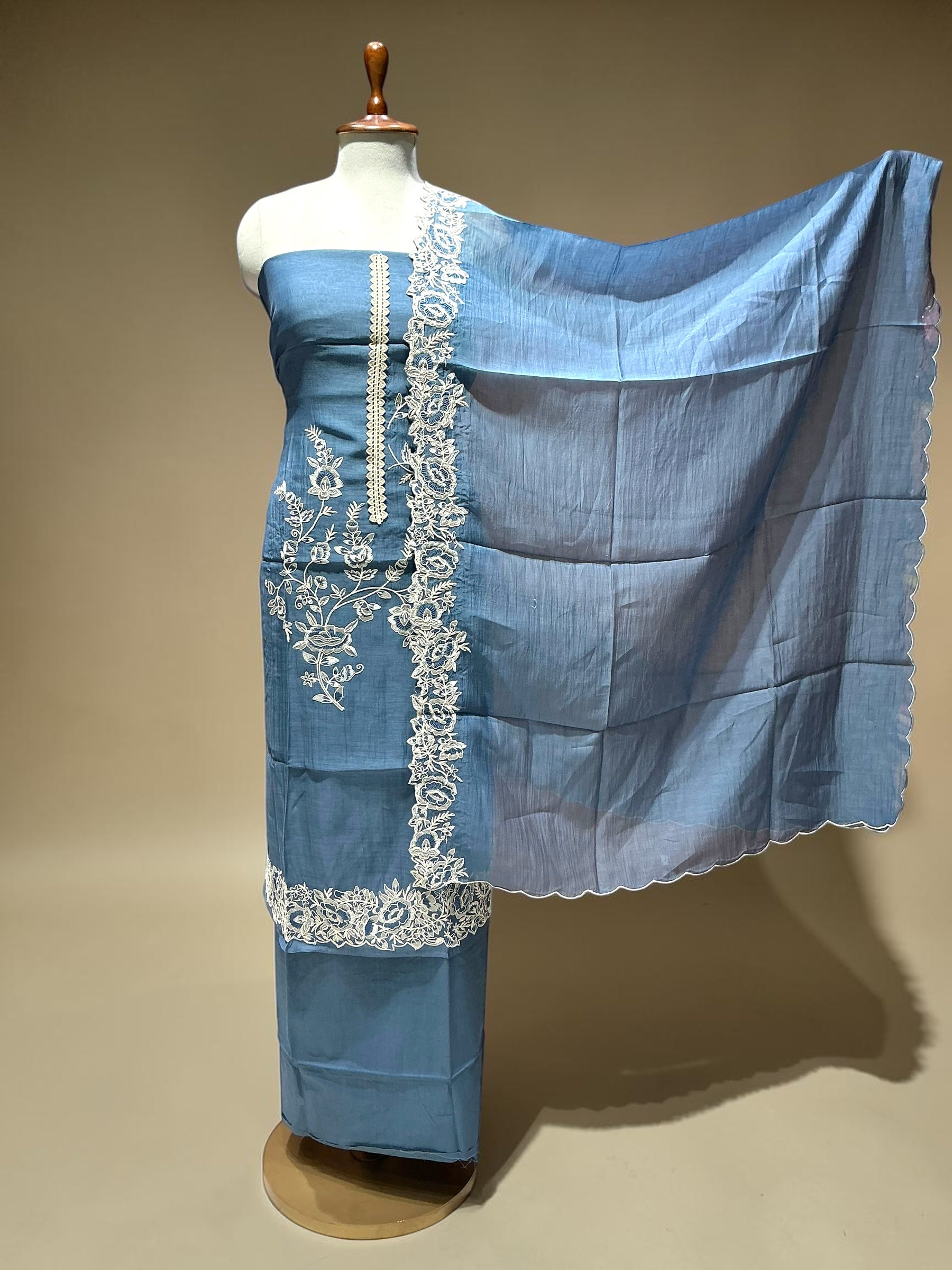 MAHEEN MUL-MUL SUIT WITH THREAD EMBROIDERY