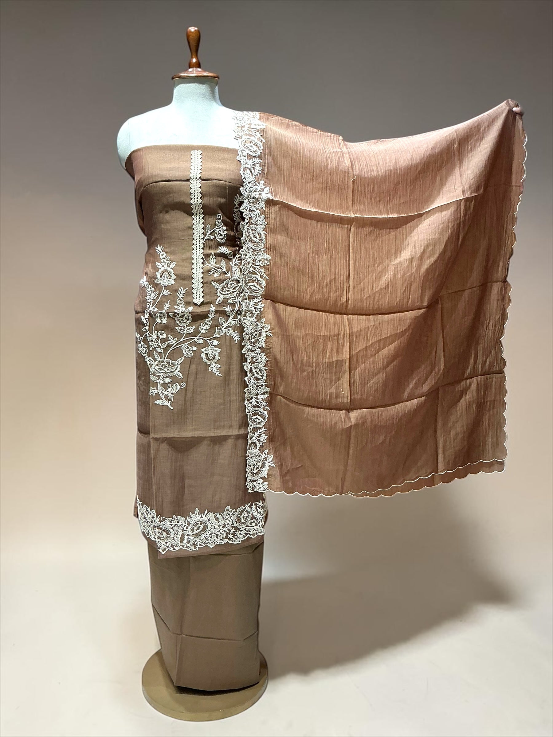 MAHEEN MUL-MUL SUIT WITH THREAD EMBROIDERY